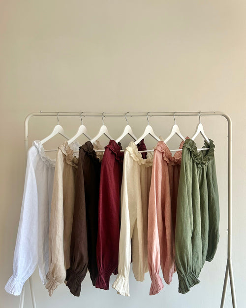 Peura collection June pellavapuserot vaaterekillä useissa väreissä, valkoinen, beige, ruskea, viininpunainen, luonnonvalkoinen, roosa ja vihreä.