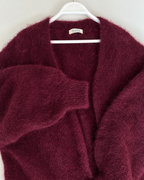 Lilja Kid Mohair neuletakki lähikuvassa, pehmeä ja pörröinen kid mohair -neulos.