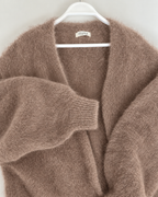 Lilja Kid Mohair neuletakki lähikuvassa, pehmeä ja pörröinen kid mohair -neulos.