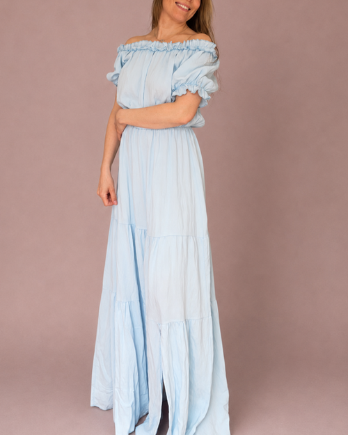 Peura collection vaaleansininen cecile viskoosimekko jonka pääntie muuntuu myös off shoulder-tyyliin