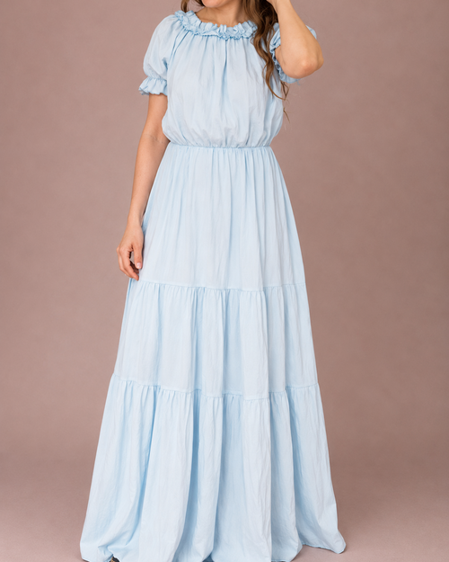 Peura collection vaaleansininen cecile viskoosimekko jonka pääntie muuntuu myös off shoulder-tyyliin